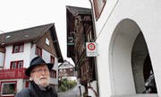 Zu den vielen historischen Häusern, die Werner Bänziger erneuert hat, gehören das «Büdeli» (rechts) beim Rathaus und das Torggelhaus (im Hintergrund). (Bilder: Gert Bruderer)