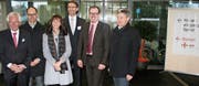 Gemeinsames Wirken: von links Guido Sutter, Verwaltungsratspräsident der Spitalverbunde Kanton St. Gallen, Regierungsrat Marc Mächler (Baudirektor), Regierungsrätin Heidi Hanselmann (Gesundheitsdirektorin), SRFT-CEO René Fiechter, Christof Geigerseder, ärztlicher Leiter Notfallmedizin, und der ehemalige St. Galler Baudirektor Willi Haag. (Bild: Florian Beer)