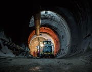 Die Bauarbeiter kommen im Ruckhaldetunnel pro Tag rund einen Meter voran. Bald haben sie den Durchstich geschafft. (Bild: Benjamin Manser)