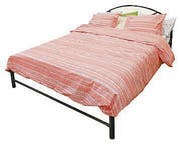 Bed with colorful duvet and cushions. Isolated on green background. (Bild: Evgeny Kosharsky (85880463))
