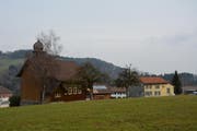 Das Haus «Stolz» (ganz rechts) befindet sich in unmittelbarer Nähe zur Müselbacher Kapelle. Es soll laut Kirchberger Kirchenverwaltung abgerissen werden und einem Kulturraum Platz machen, den wiederum der Dorfverein realisiert. (Bilder: Beat Lanzendorfer)