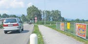 Unrechtmässig platzierte Plakate eines bayrischen Zirkus erregten den Unmut des Schweizer Circus Royal, der ab heute in Altstätten spielt und für seine Plakate eine Bewilligung einholte. (Bild: Gert Bruderer)