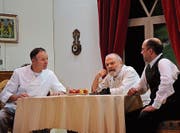 Jaköbles Mutter kreischt los, Marianne (links) ist entsetzt. (Bild: Rolf Rechsteiner)
