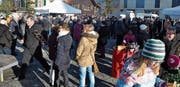 Der Neujahrsapéro auf dem Raiffeisenplatz ist ein geschätzter Treffpunkt für die Bevölkerung von Uzwil und Oberuzwil. (Bilder: Kathrin Meier-Gross)