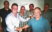 An der HV (von links): Neumitglied Marcel Dietsche, der neue Präsident Remo Langenegger, der abtretende Revisor Heinz Hutter, der neue Beisitzer Steffen Dietsche, der abtretende Präsident Lorenz Dietsche und der neue Revisor Markus Dietsche. (Bild: pd)