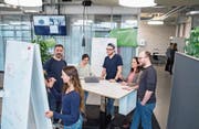 Gemeinsam entwickeln künftige Unternehmer Ideen und Projekte. Der Verein Startfeld unterstützt sie dabei. (Bild: Urs Bucher (St. Gallen, 25. Januar 2018)