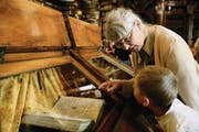 Legendär: Die Nibelungenhandschrift in der St. Galler Stiftsbibliothek. (Bild: Coralie Wenger)