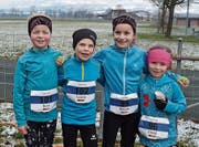 Die Kinder aus Bütschwil bewältigten den Crosslauf in Benken bei herausfordernden Bedingungen. (Bild: PD)