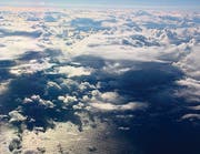 Kurz vor Neufundland lichtet sich das Wolkenmeer über dem Atlantik. (Bild: Philippe Reichen)