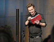 Arno Camenisch begeisterte mit Geschichten aus seinem Buch «Die Launen des Tages». (Bild: Ulrike Huber)
