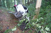 Das Auto erlitt beim Unfall Totalschaden. (Bild: Kapo AR)