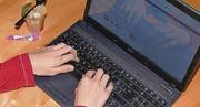 Wer sich kaum mehr vom Computer lösen kann, hat ein Problem. (Bild: pd)