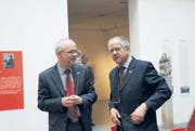Ständerat Hans Altherr und der Initiator des Kulturaustauschsprojekts, Ernst Hohl, an der Vernissage in Beijing. (Bild: Monica Dörig)