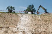 Beim Rütiweiher wird ein Rückhaltebecken als Hochwasserschutz gebaut. (Bild: Peter Käser)