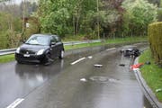 Der 68-jährige Rollerfahrer wurde schwer verletzt. (Bild: KAPO)