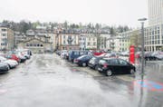 Nicht nur die Häuserzeile vom Klubhaus bis zur Fachhochschule soll in die Planung einbezogen werden, sondern auch der vorgelagerte Parkplatz. (Bild: Urs Jaudas)