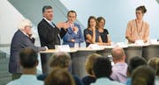 Erster öffentlicher Schlagabtausch der fünf Kandidierenden für die Stadtratsersatzwahl im Pfalzkeller (von links): Jürg Brunner (SVP), Boris Tschirky (CVP), FDP-Moderator Benedikt van Spyk, Sonja Lüthi (Grünliberale), Ingrid Jacober (Grüne) und Andri Bösch (Juso). (Bild: Urs Bucher)