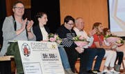 Weit davon entfernt auf der Ersatzbank zu sitzen: «Jonschwiler Chäfer 2017» Kurt Thoma, Zeichnerin EFZ Janine Kaiser, Sibylle und Markus Wiedmer (Hufeisenwerfen), Daria Gallo (Voltigieren) und Ivana Schmucki (Kunstturnen) (von links). (Bilder: Christine Gregorin)