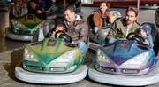 Gehört zu einer Chilbi wie das Amen in der Kirche: Beim Autoscooter hatten mehrere Generationen Spass. (Bilder: Christine Gregorin)