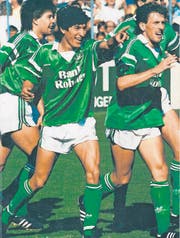 Didi Metzler (r.) mit Ivan Zamorano (M.) und Urs Fischer (heute Trainer FC Thun) 1989 auf dem Espenmoos. (Bild: «FC St. Gallen – 11 nach 100»)