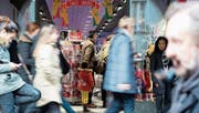 Die Konsumentenstimmung war dieses Jahr überdurchschnittlich gut – die Schweizer Wirtschaft wächst aber langsam. (Bild: Marcel Bieri/Keystone)