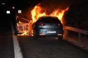 Die Lenkerin konnte das Fahrzeug unverletzt verlassen. (Bild: Kapo SG)