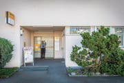 Rund 50 Jahre lang erledigten die Mörschwiler ihre Postgeschäfte im Haus an der Poststrasse. Ab Frühling 2017 müssen sie das in einer Agentur im Volg tun. (Bild: Urs Bucher (10. Juni 2016))