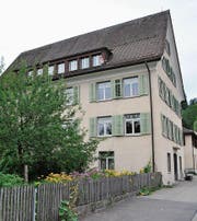 Das Hagmann’sche Haus in Nesslau soll abgerissen werden, es gäbe aber andere Lösungen, meint Christof Deutsch. (Bild: Sabine Schmid)
