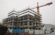 Seit dem Baubeginn im August wurden mit dem Untergeschoss vier Stockwerke erstellt. (Bild: Aaron Ehrat)