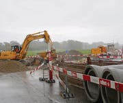 Trotz Regens in den vergangenen Tagen verlaufen die Arbeiten im Rohrenmoos nach Plan. (Bild: Fejsal Sulejmani)