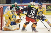 Die Uzwiler (gelb) haben zu viele Möglichkeiten verpasst, um die Playoffs vorzeitig zu sichern. (Bild: David Metzger)