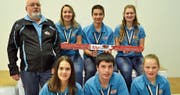 Hintere Reihe: Trainer Erhard Hüppi, Linda Riedener (2.); Yanick Abderhalden (3.); Nina Suter (1.). Vordere Reihe: Nina Kuratli (2.) Rafael Hickert (3.) sowie Anouk Fässler (1.); Kategorie Jugend (von links). (Bilder: Peter Jenni)