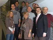 Das Organisationskomitee des Strassenfests in Ebnat-Kappel mit OK-Präsidentin Anja Jenny (vorne links) und Vertretern der Sponsoren. (Bild: Sabine Schmid)