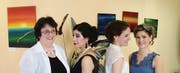 Präsentieren Bilder und Frisuren: (von links) Katrin Giordanengo, Erna Varruccio, Camilla Rüttimann, Sarina Rechsteiner. (Bild: lis)