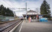 Ein Nadelöhr: Der Bahnhof Bruggen ist nicht nur Teil der städtischen S-Bahn, sondern auch des Fernverkehrs. (Bild: Urs Bucher)