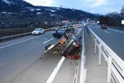 Beim Unfall entstand ein Sachschaden in der Höhe von rund 10000 Franken. (Bild: Kapo)