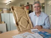 Die Firma Swisspack AG in Widnau ist Hauptimporteurin von Inka-Pressspanpaletten. Geschäftsführer Othmar Meli kennt die Probleme und die derzeitigen Lieferengpässe. (Bild: Kurt Latzer)