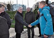 Gemeindepräsident Roland Wälter wünschte den Besuchern alles Gute fürs neue Jahr. (Bild: René Jann)
