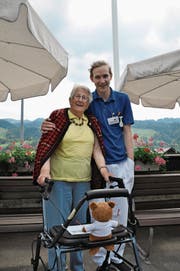 Der Kontakt mit den Bewohnern des Alters- und Pflegeheims gefällt Valentin Bleiker sehr gut. (Bild: Sabine Schmid)