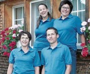 Das OK der Sommer-Chilbi Hemberg freut sich auf das kommende Fest: Maria Raschle, Nicole Frey, Alexis Frischknecht sowie Martina Langenegger (von links). (Bild: PD)