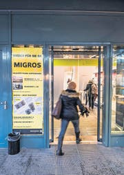 Die Migros Neumarkt ist seit zwei Monaten wieder geöffnet. Der sanierte Supermarkt erntete einige Kritik. (Bild: Urs Bucher)