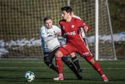 Helder Antunes (links) agiert im Spiel gegen Frauenfeld im Mittelfeld des FC Winkeln. (Bild: Michel Canonica)