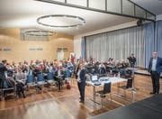Maria Pappa und Florian Kessler (rechts) am Infoanlass im Kirchgemeindehaus St. Mangen. (Bild: Urs Bucher)