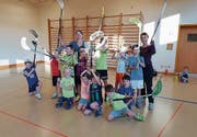 Nach den Ferienpass-Anlässen waren die Gruppenbilder fast obligatorisch. Das gilt für die Unihockey-Teams …