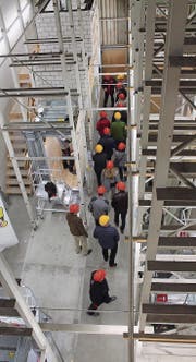 Aufzugschächte so weit das Auge reicht. Im Lift-Camp auf dem Habis-Gelände bildet AS Aufzüge ihre Monteure aus. (Bilder: Andrea Häusler)