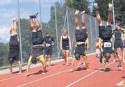 Beim Handstand-Lauf über 20 Meter waren Körperspannung, Schnelligkeit und Muskelkraft in den Armen gefordert. (Bild: fhu.)