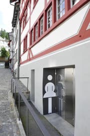 Öffentliche WC Anlage am Gallusplatz: Hier kam es zum Tauschgeschäft Drogen gegen Sex (Bild: Hanspeter Schiess)