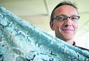 Freude am Erfolg: Hans Schreiber, Kreativ-Direktor bei Forster Rohner. (Bild: Reto Martin)