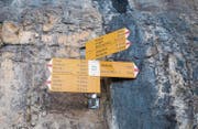 Hinweise auf kleinere Portionen dankend abgelehnt: Wegweiser beim Gasthaus Aescher. (Bild: Benjamin Manser)