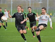 Winkelns Marc Grünenfelder (rechts) erzielt gegen die Thurgauer das 3:0. (Bild: Ralph Ribi)